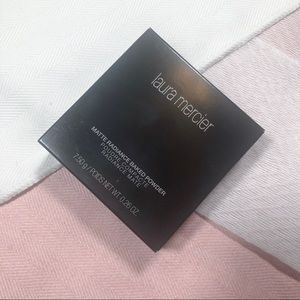 LAURA MERCIER Matte Radiance Baked Powder Compact